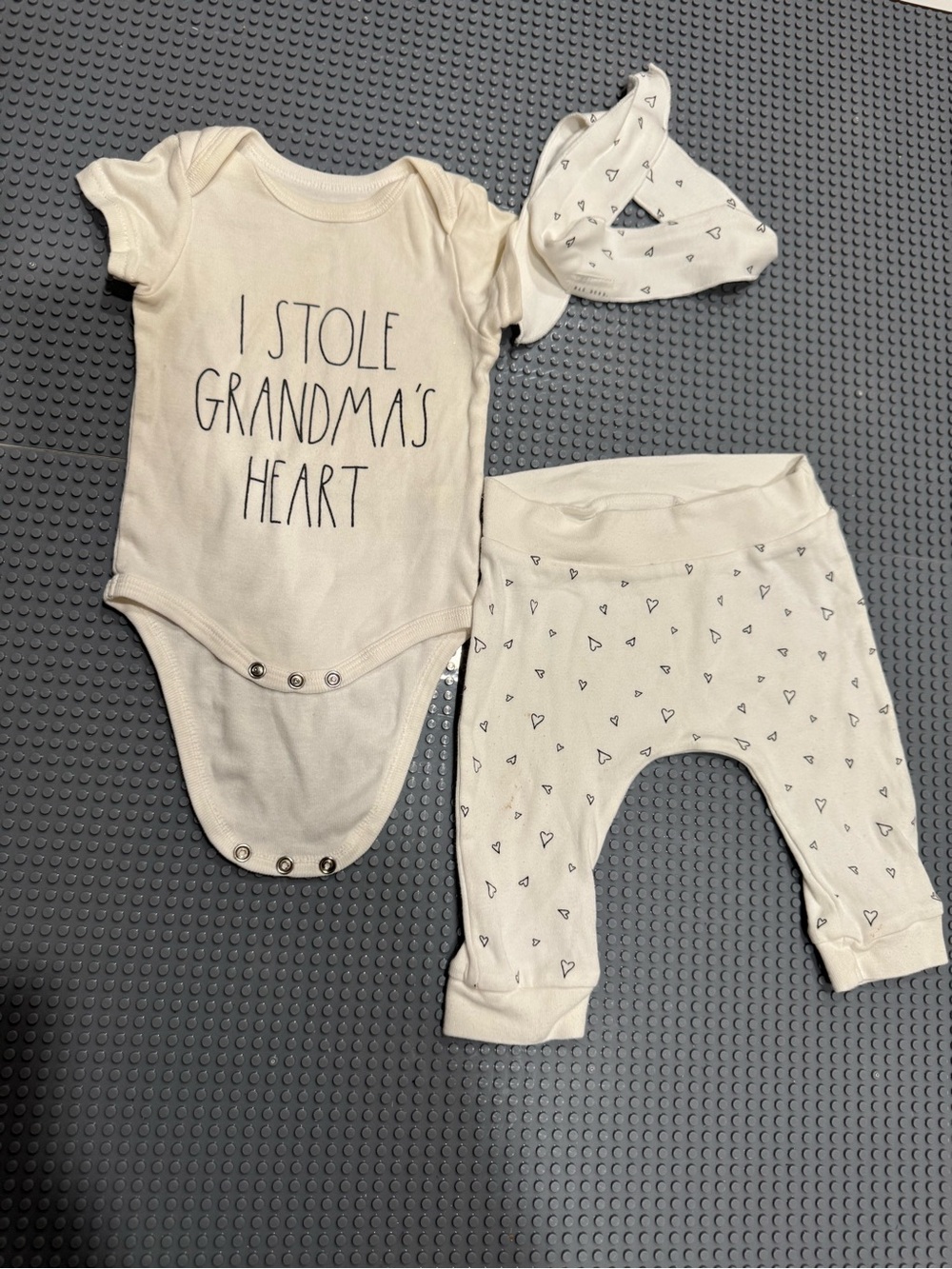 Rae Dunn baby short sleeve bodysuits with pant and head band size3-6month